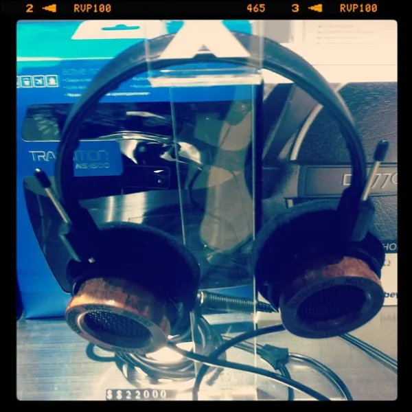 Wood headphones?! http://instagr.am/p/L9UfPErbLE/