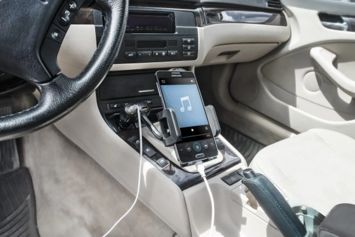 Bracketron Debuts TekGrip Power Dock: A Road Trip-Ready All-in-One Phone Charger and Mount