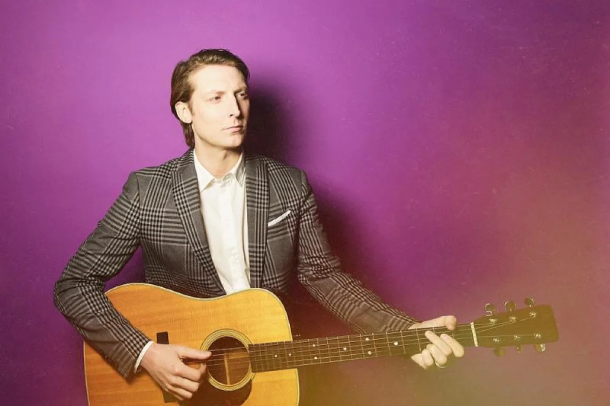 ERIC HUTCHINSON Releases New Single “hands” with Essay about Myotonic Dystrophy