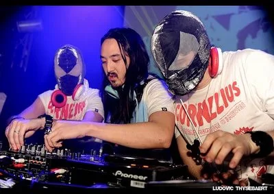 The Bloody Beetroots ft. Steve Aoki - WARP - Music Video