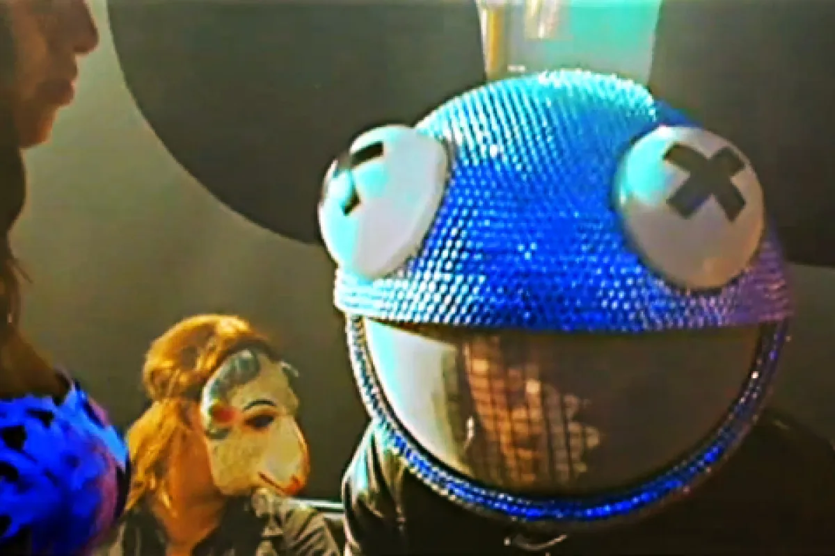 deadmau5 ft Rob Swire - Ghosts 'n' Stuff (video)