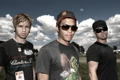 GLITCH MOB!!! DJVIBE + GROUNDED TV COLLA-BOH!!!!