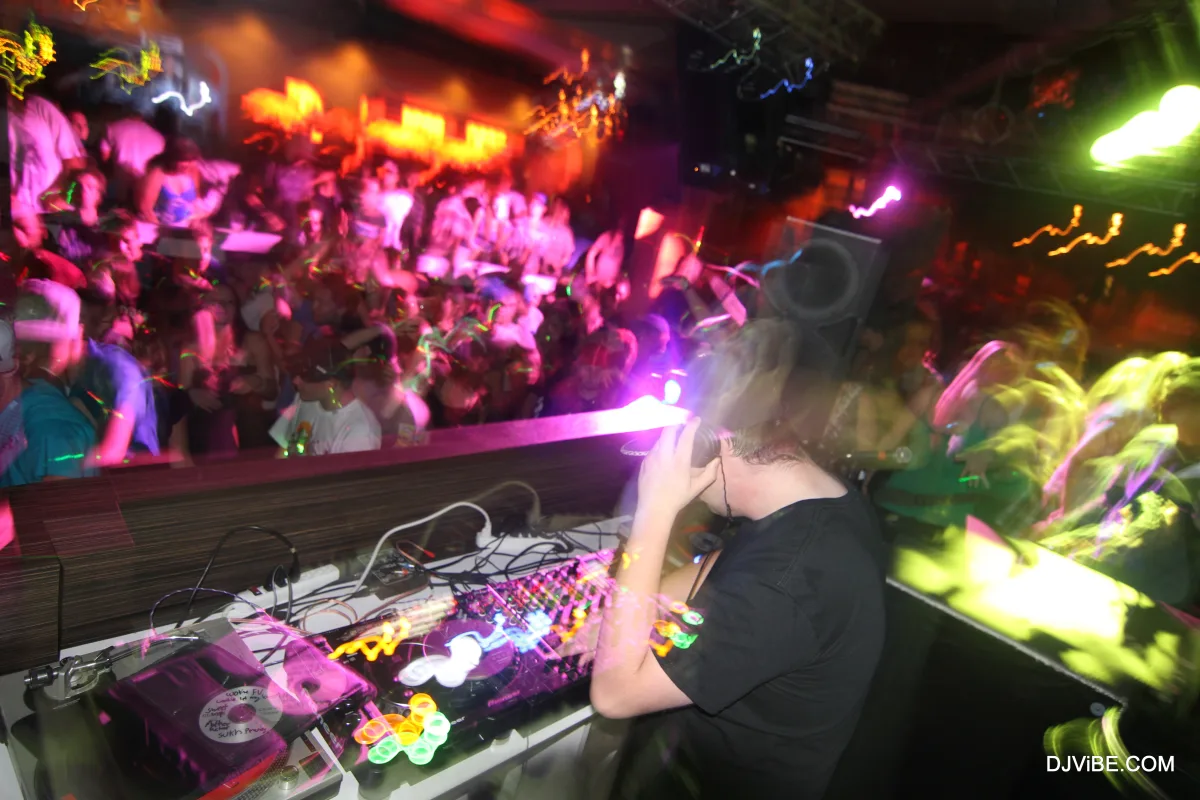 FLUX PAVILION LIVE DUBSTEP MIX 2010
