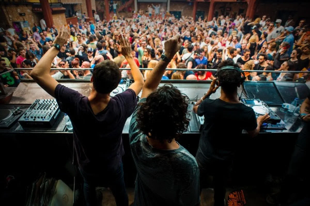 French Super Trio Apollonia Brings Ghostly Grooves to Halloween 2014 in Chicago